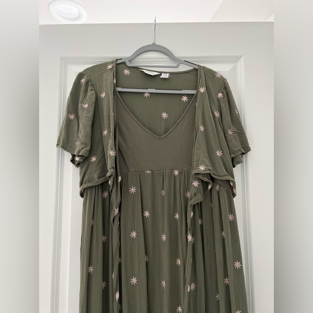 Seraphine Maternity dress. Nursing /breastfeeding friendly. Size large.